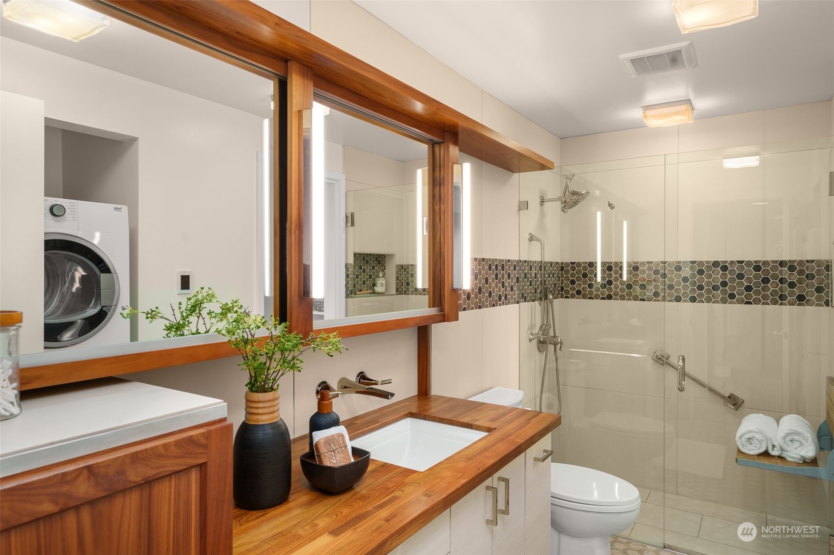 3890 Whitman Avenue N Unit: 101