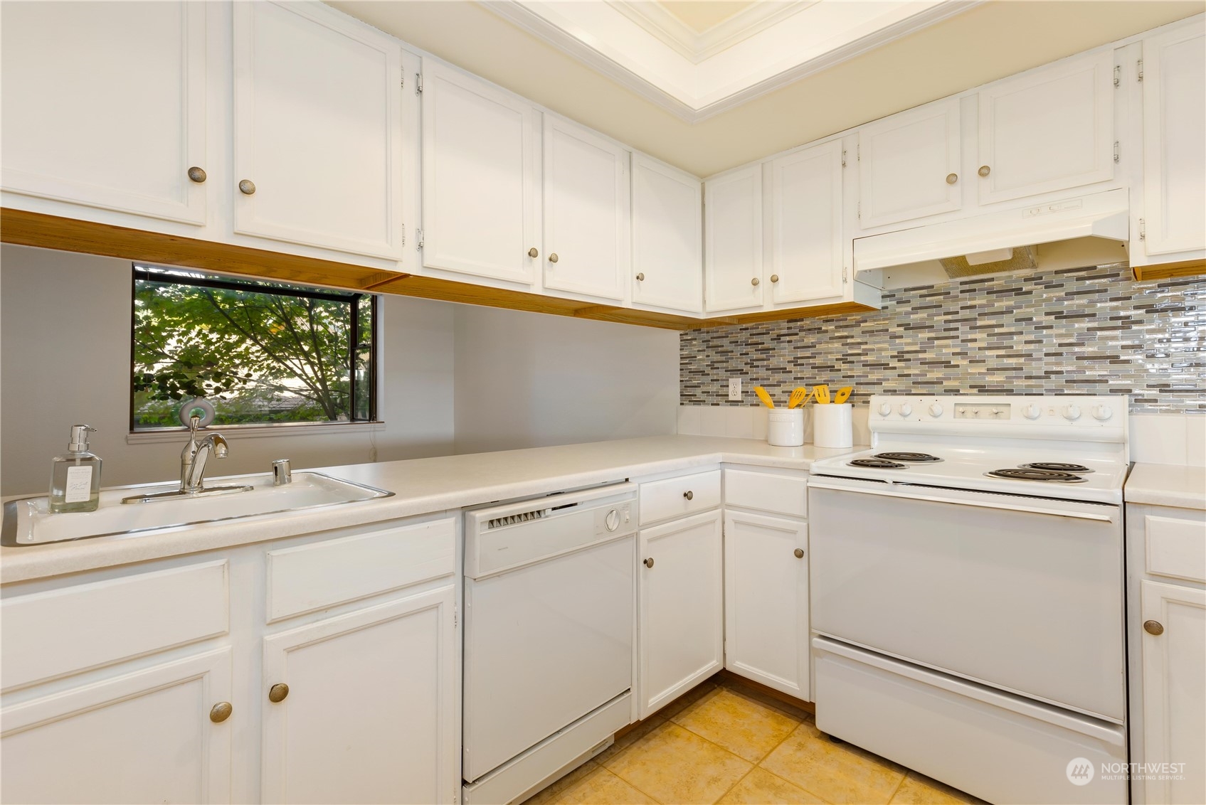 23003 Lakeview Drive Unit: 203