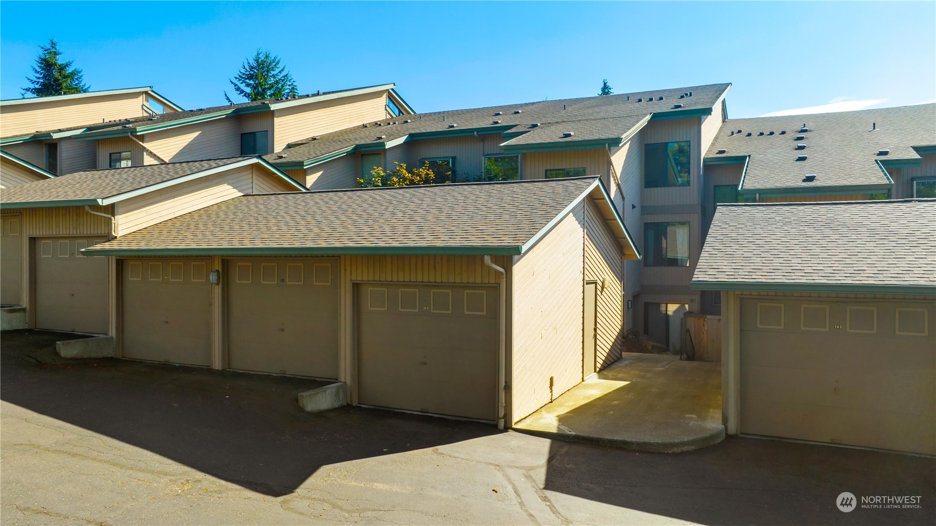 23003 Lakeview Drive Unit: 203