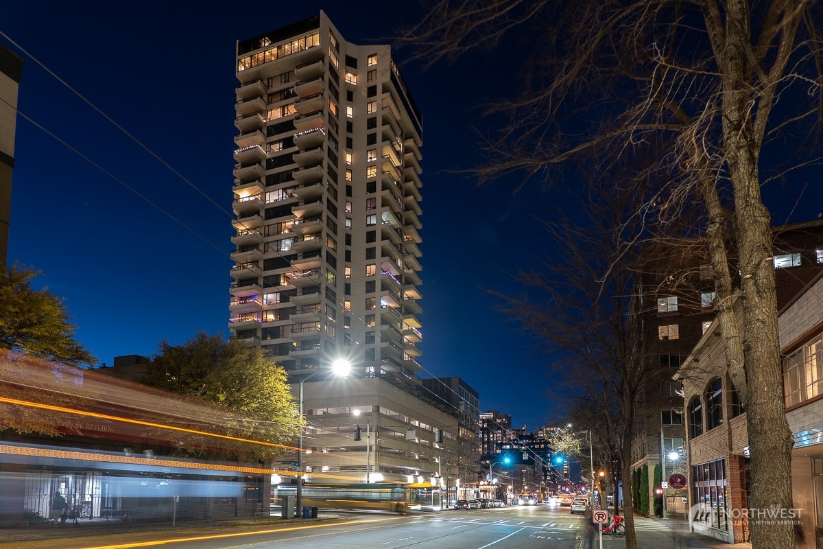 2201 3rd Avenue Unit: 1706