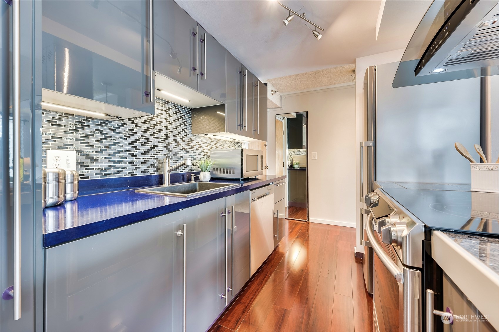2201 3rd Avenue Unit: 1706