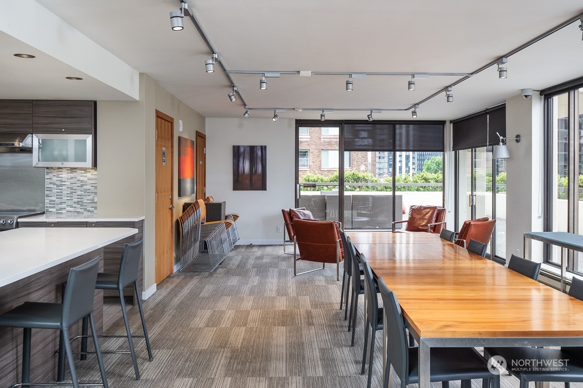 2201 3rd Avenue Unit: 1706
