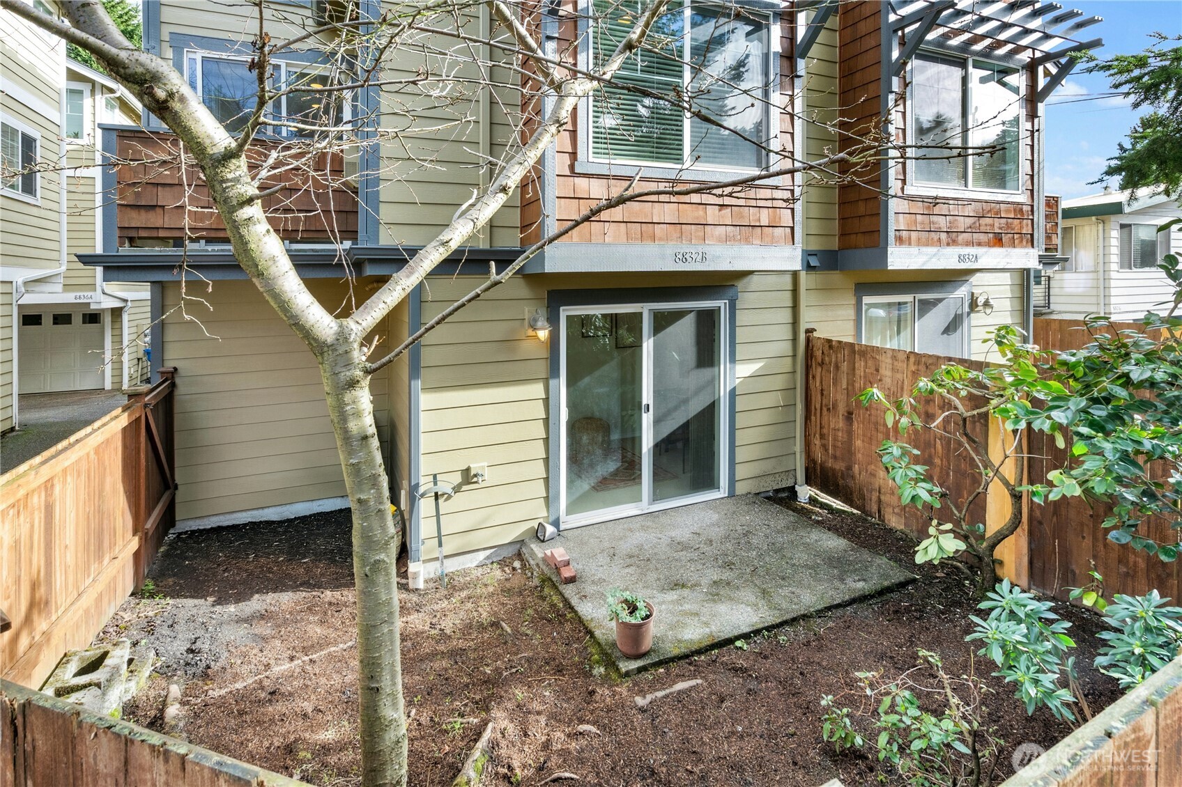 8832 Midvale Ave N Unit: B