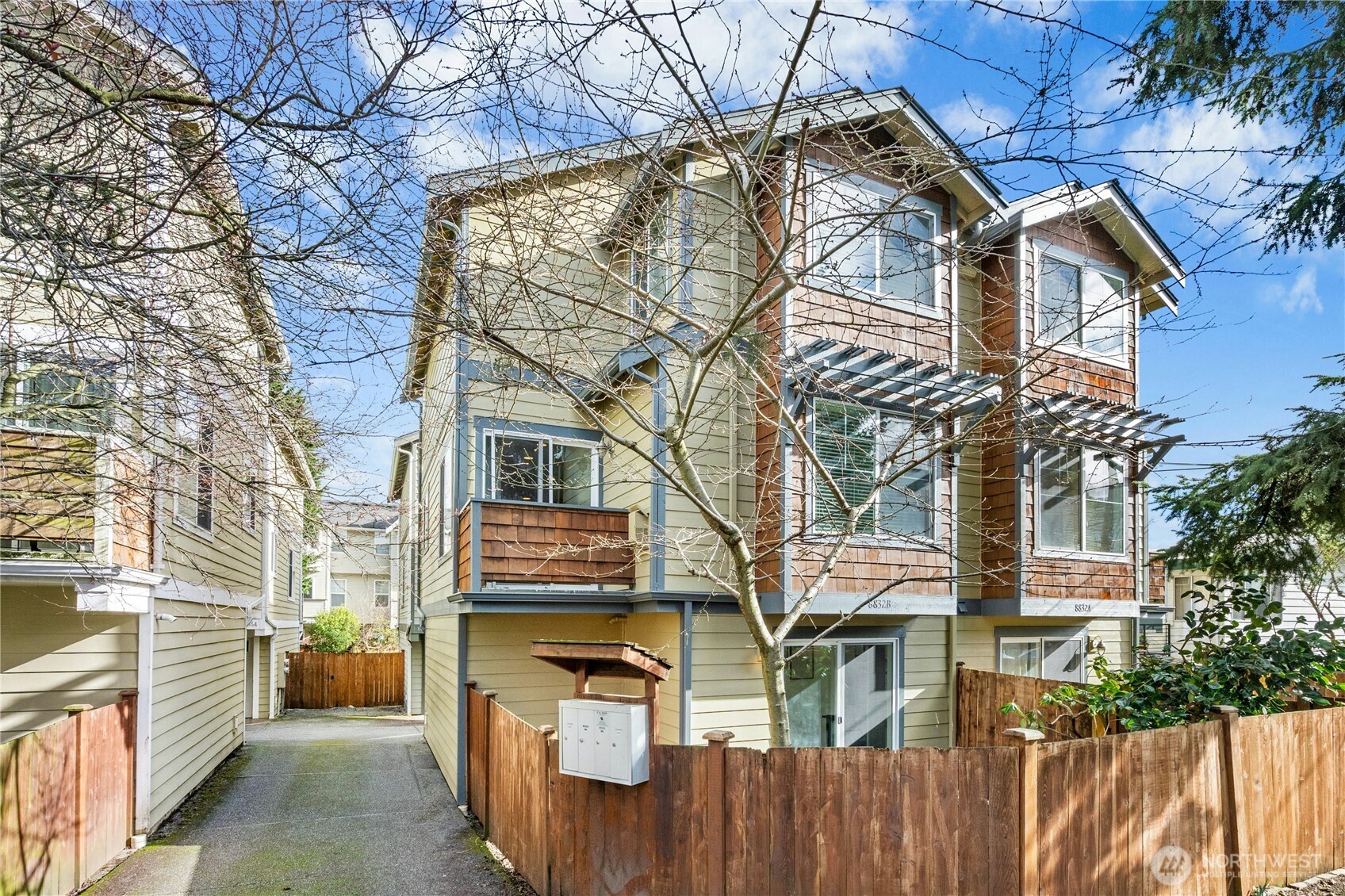 8832 Midvale Ave N Unit: B