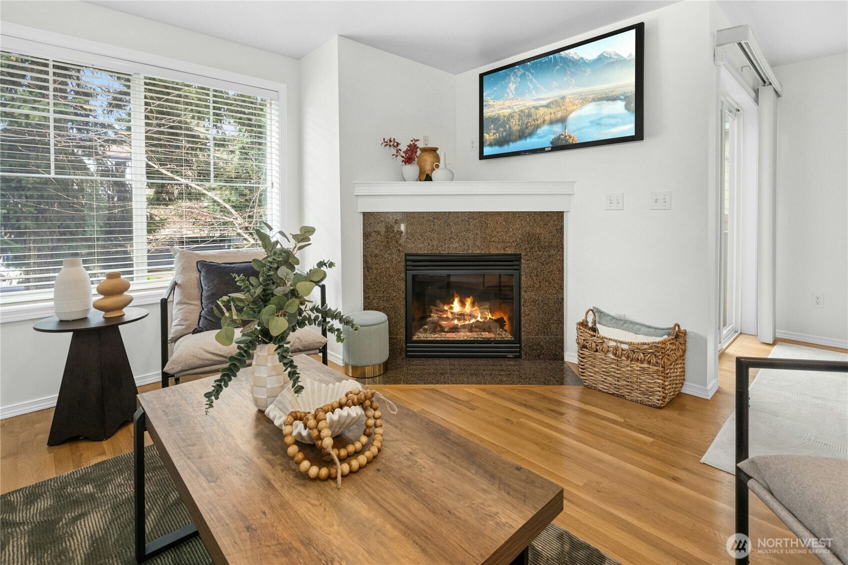 8832 Midvale Ave N Unit: B