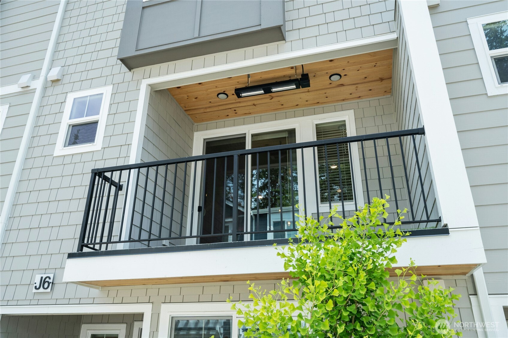 13730 Manor Way Unit: J6