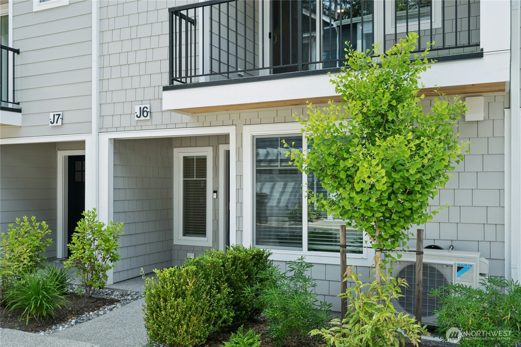 13730 Manor Way Unit: J6