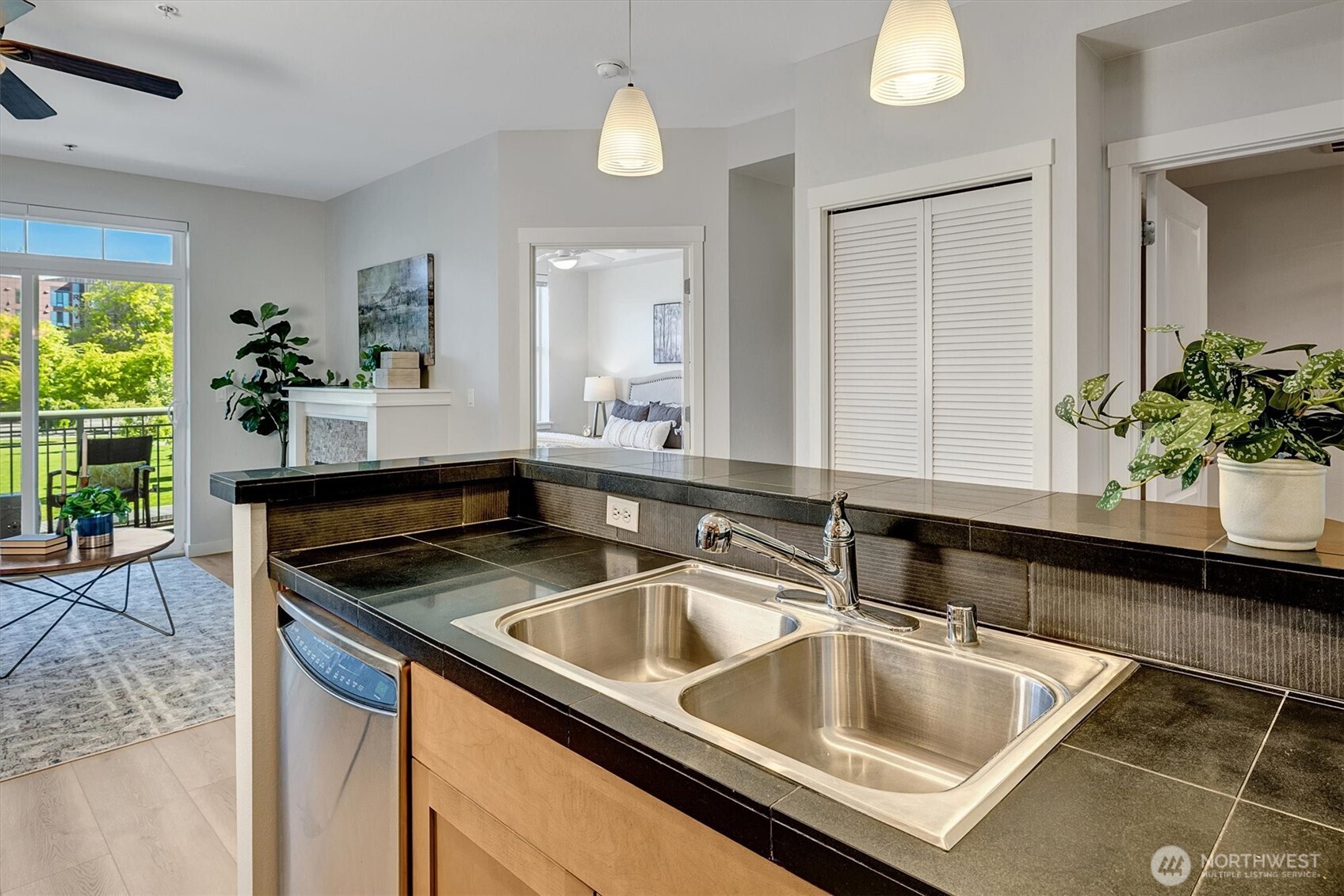 16141 Cleveland Street Unit: 212