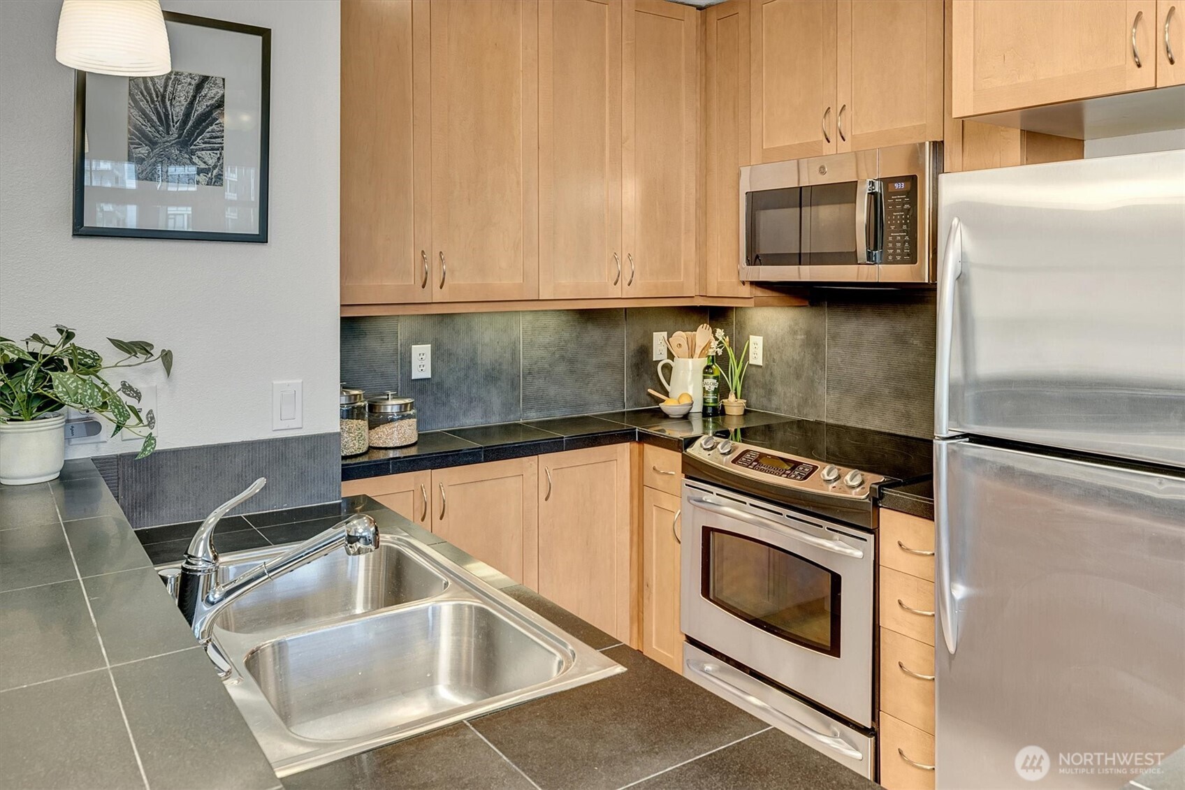 16141 Cleveland Street Unit: 212