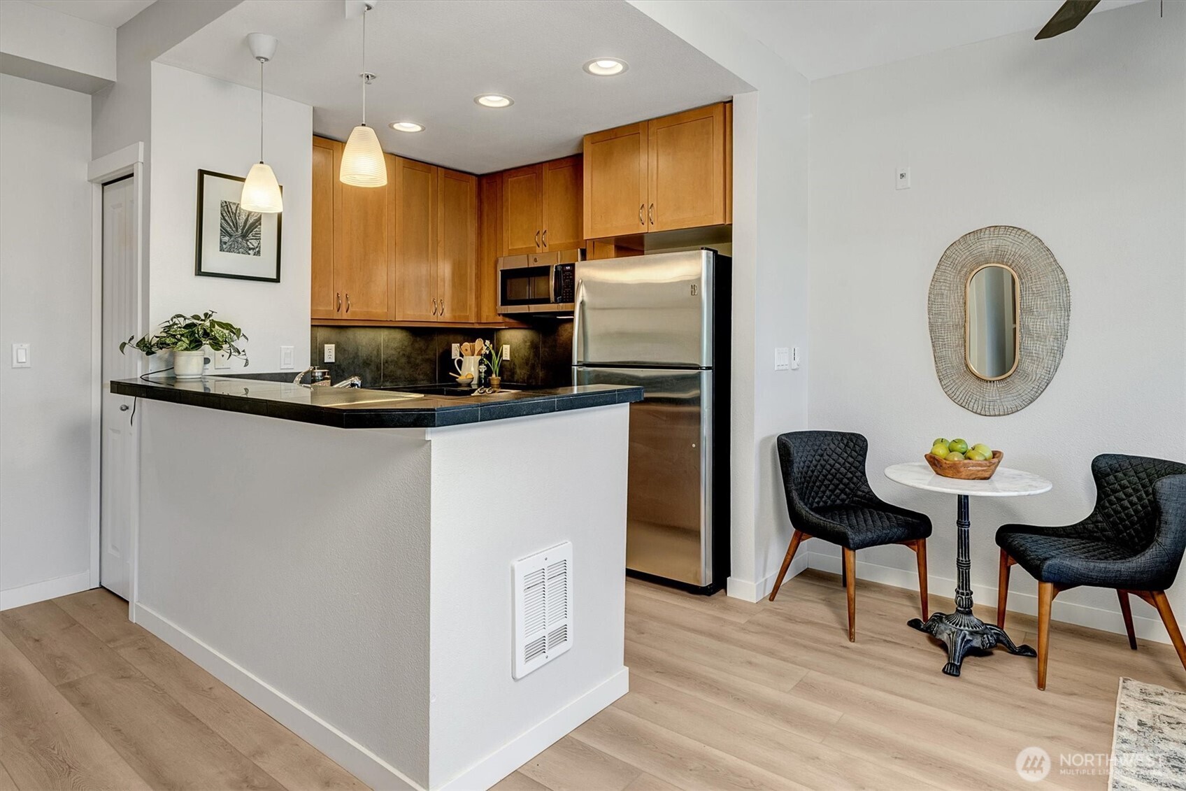 16141 Cleveland Street Unit: 212