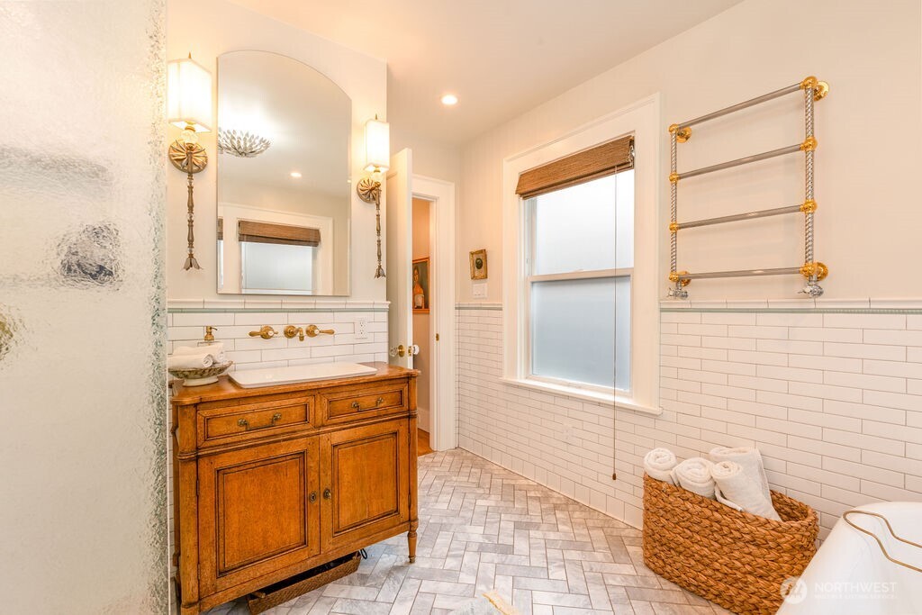 106 NE 46th Street