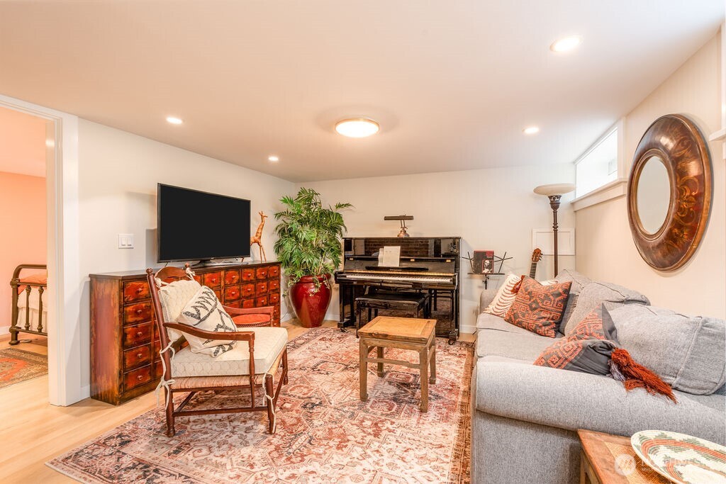 106 NE 46th Street