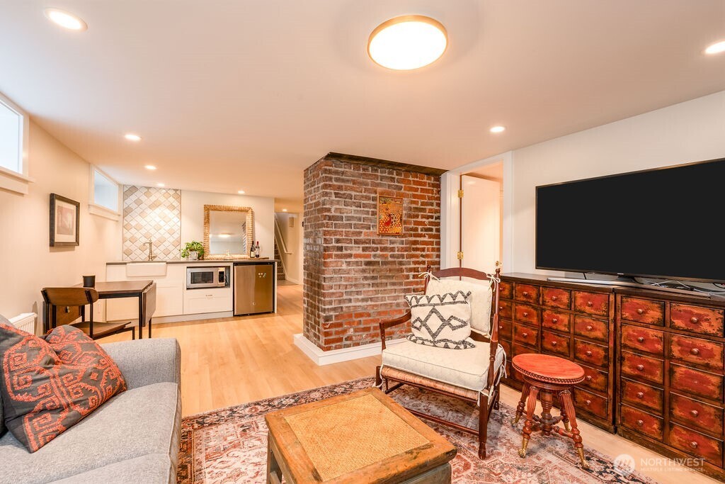 106 NE 46th Street