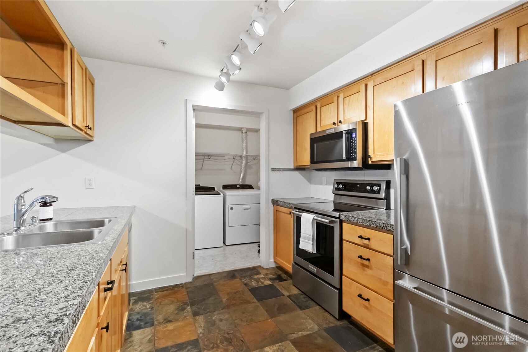 300 110th Avenue NE Unit: 610
