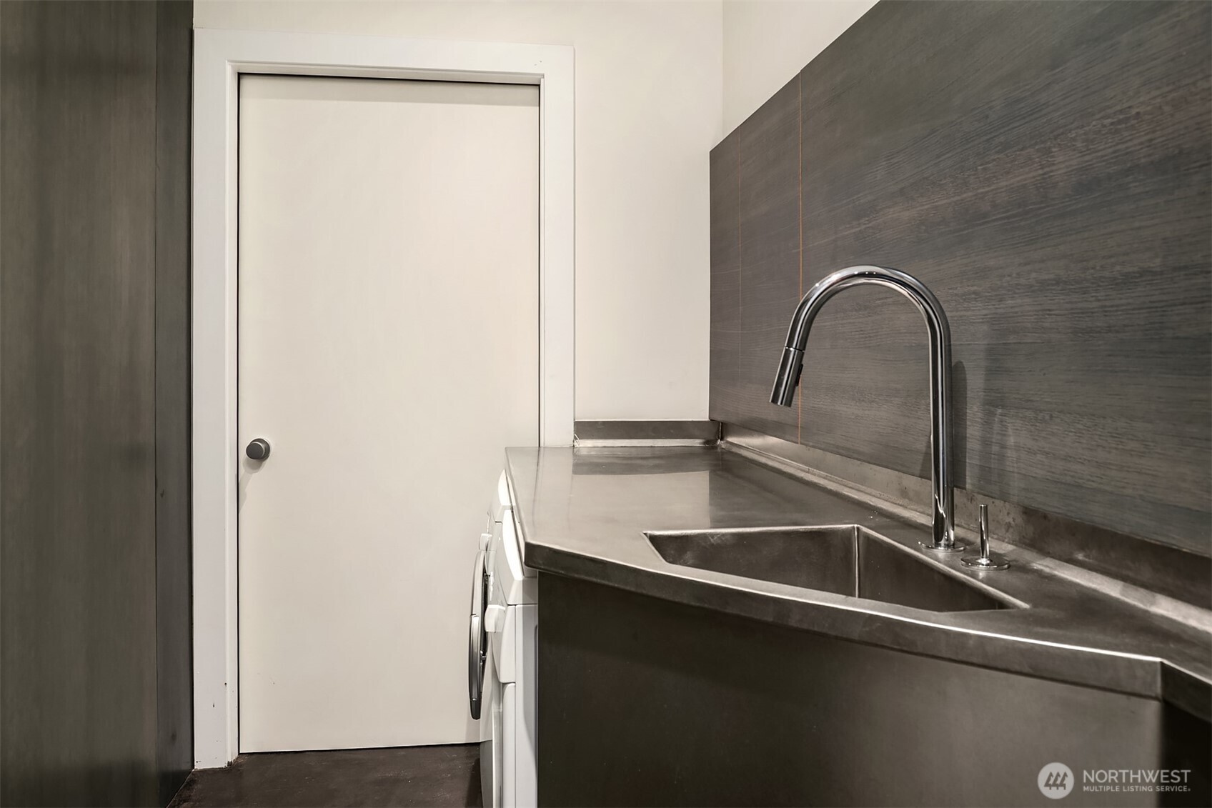 715 2nd Avenue Unit: 1505