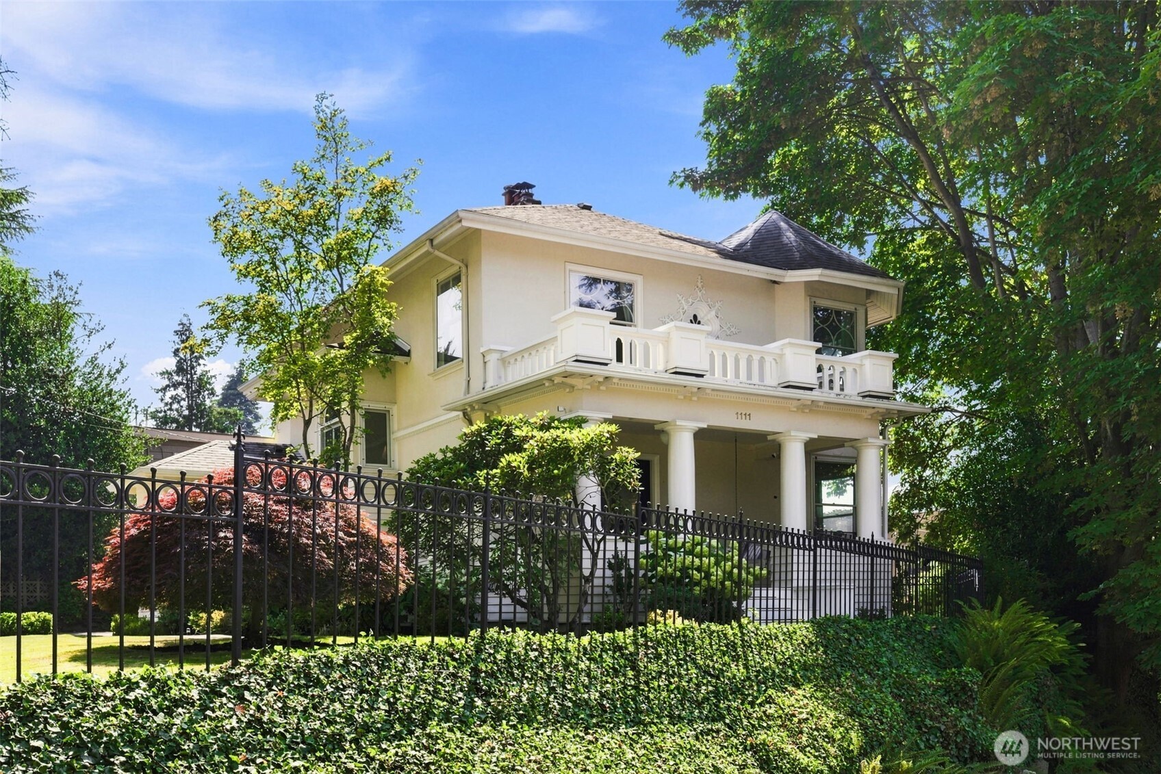 1111 Bellevue Place E