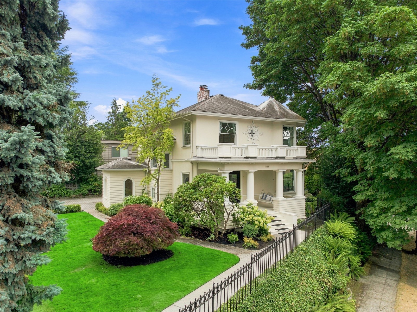 1111 Bellevue Place E