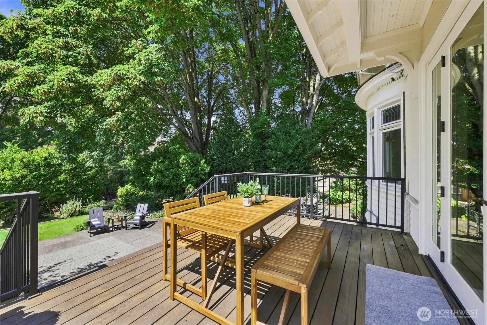 1111 Bellevue Place E