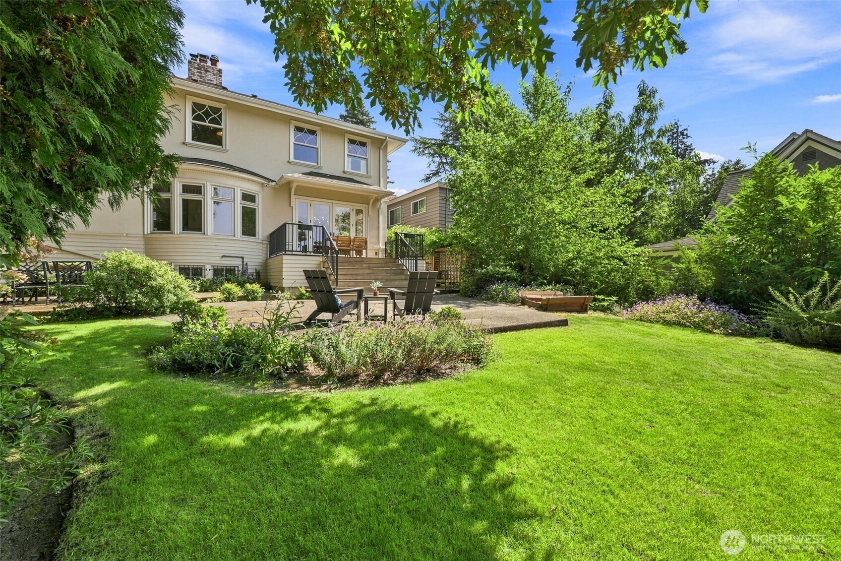 1111 Bellevue Place E