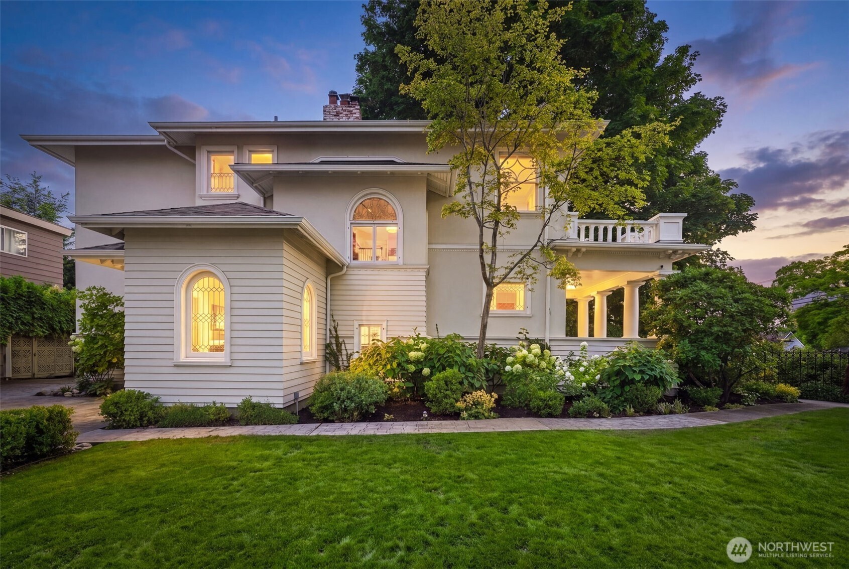 1111 Bellevue Place E