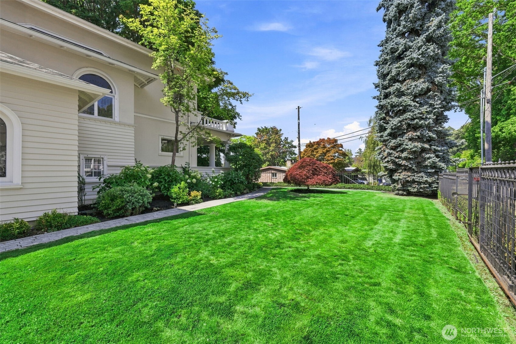 1111 Bellevue Place E