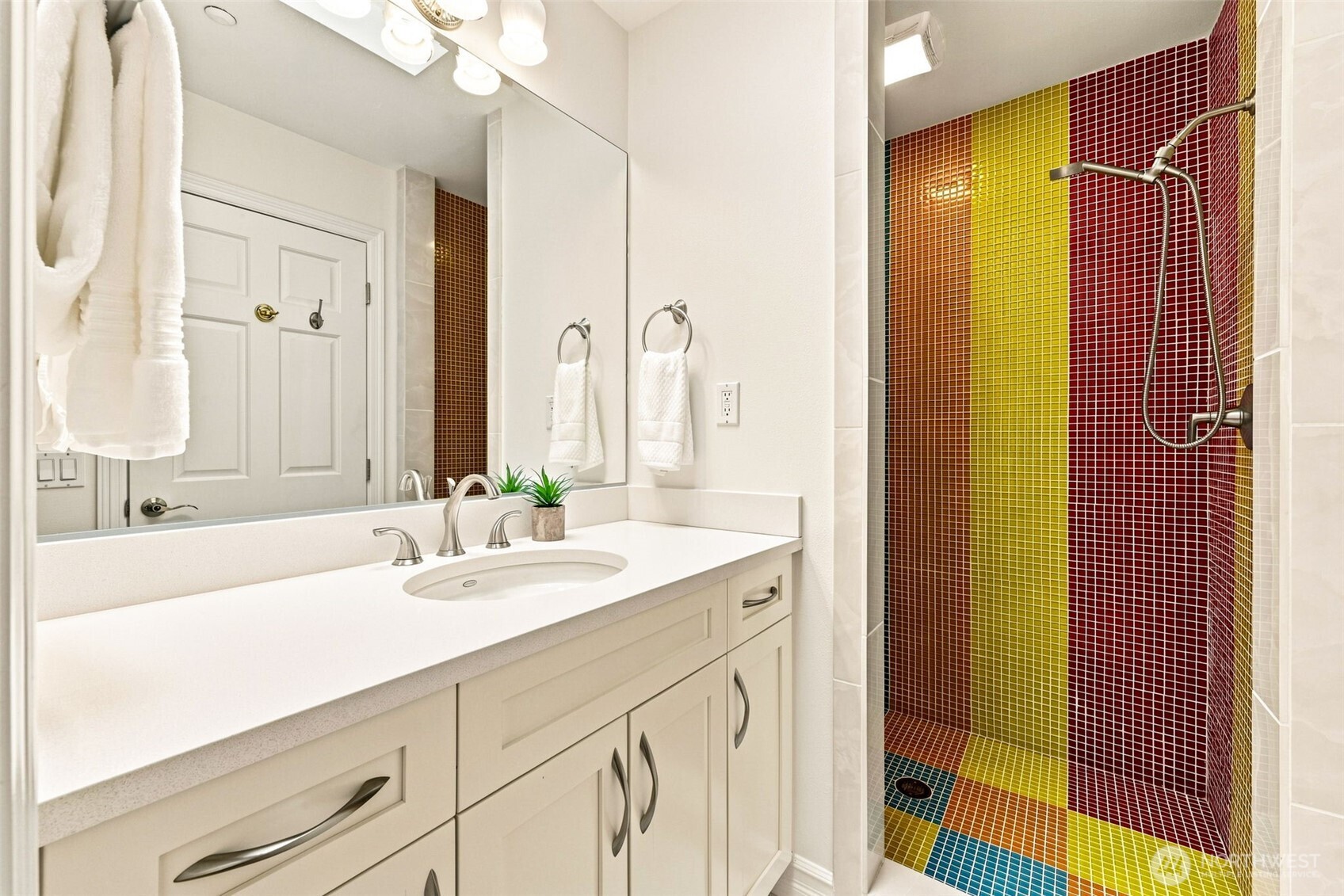 834 84th Avenue NE
