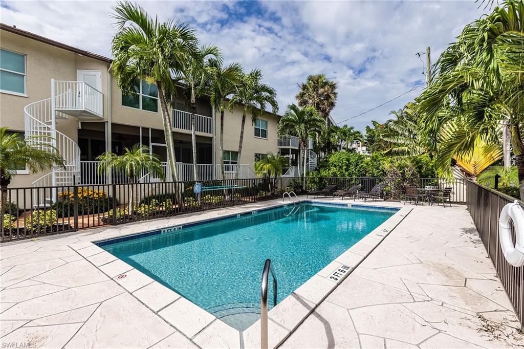 542 10th AVE S # 102N