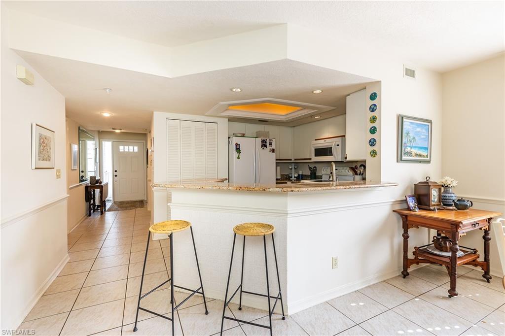 542 10th AVE S # 102N