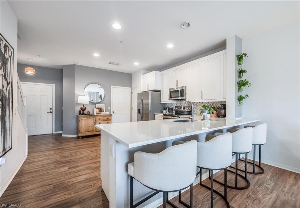 1028 Hampton CIR # 63