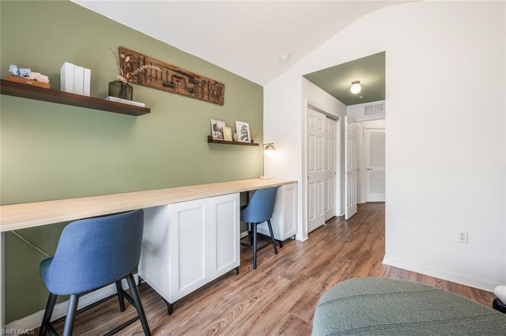 1028 Hampton CIR # 63