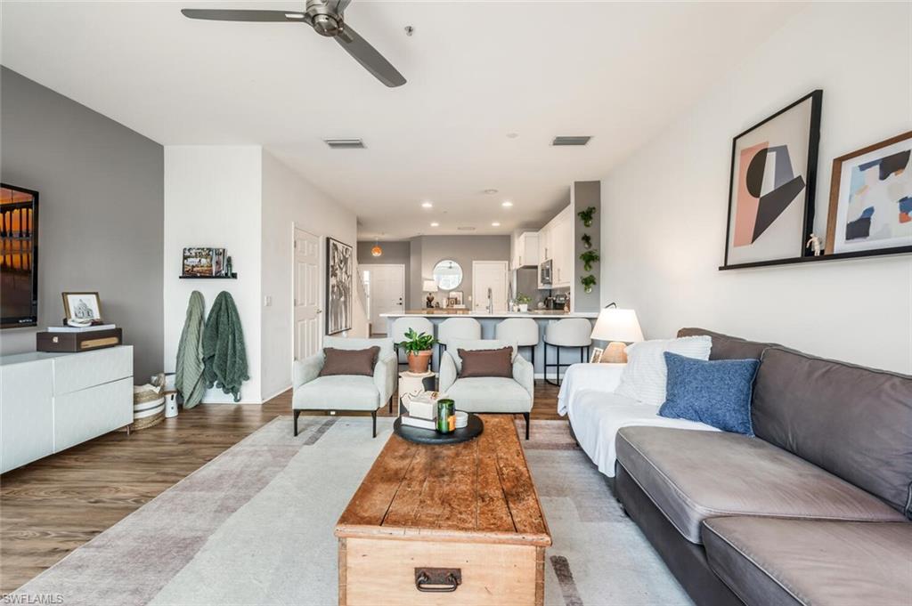 1028 Hampton CIR # 63