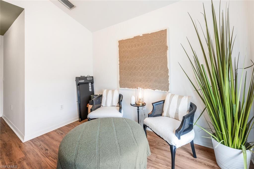 1028 Hampton CIR # 63