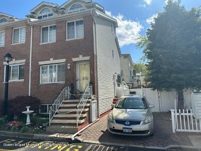 14 Lillie Lane