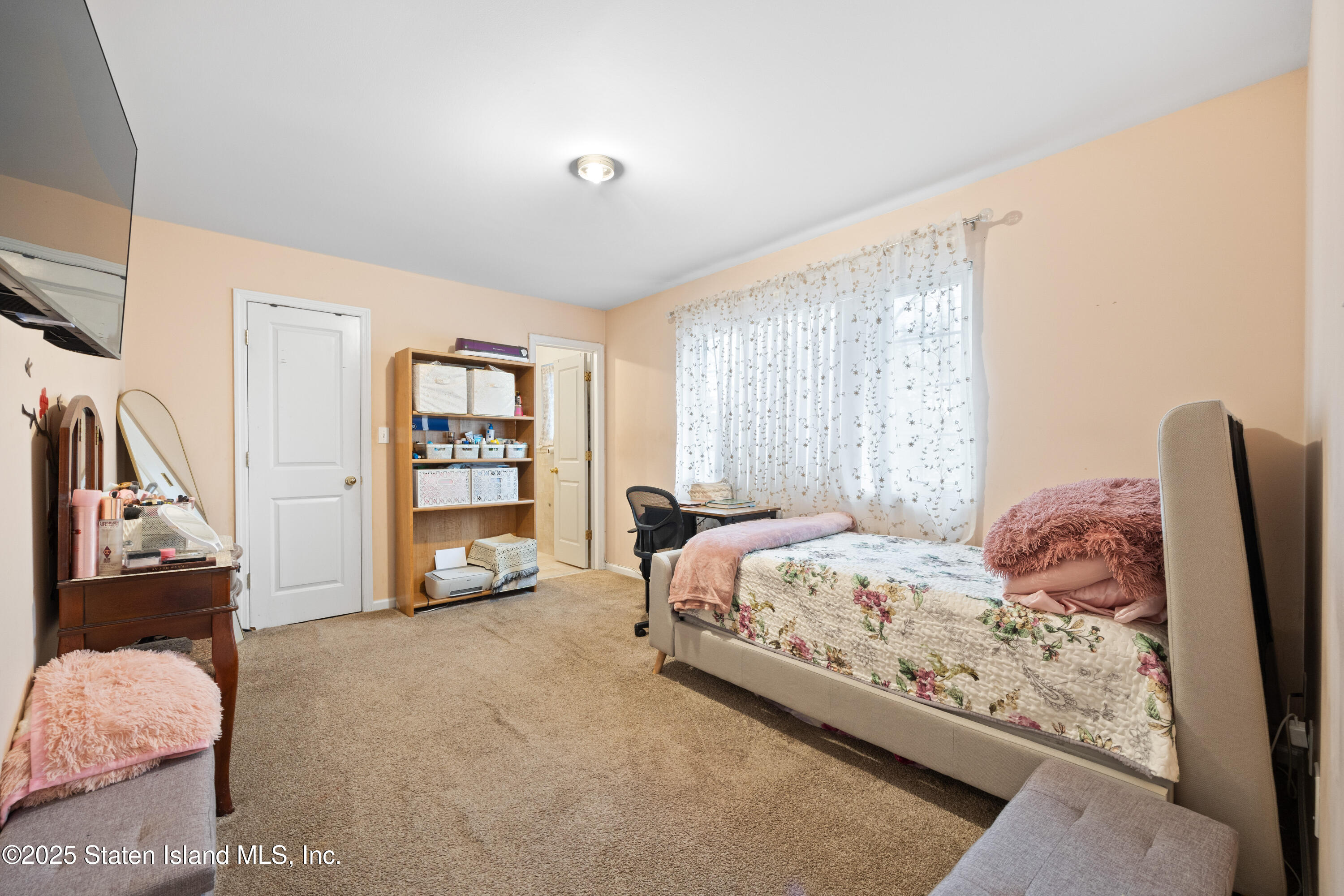 54 Mitchel Lane, B