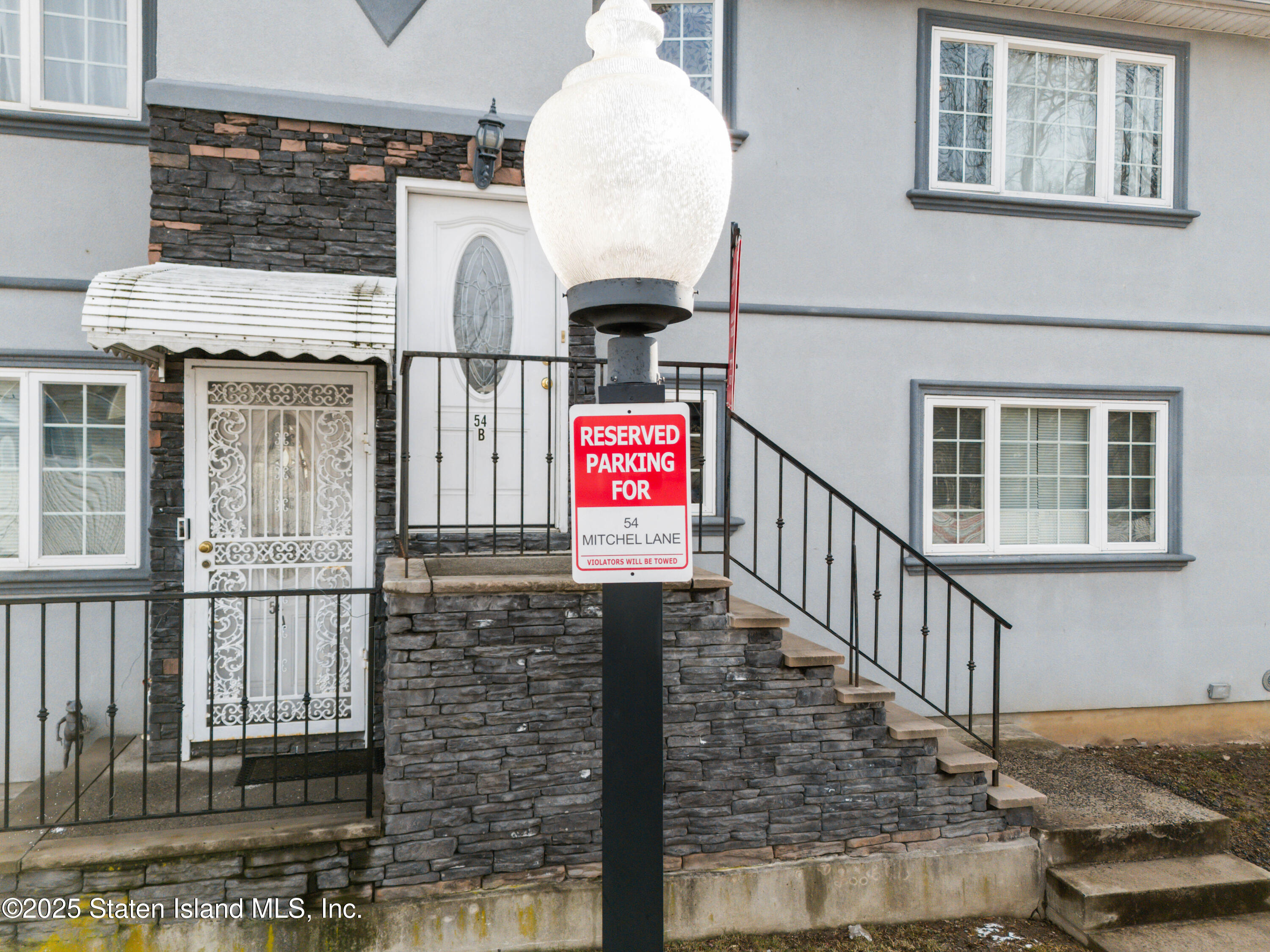 54 Mitchel Lane, B