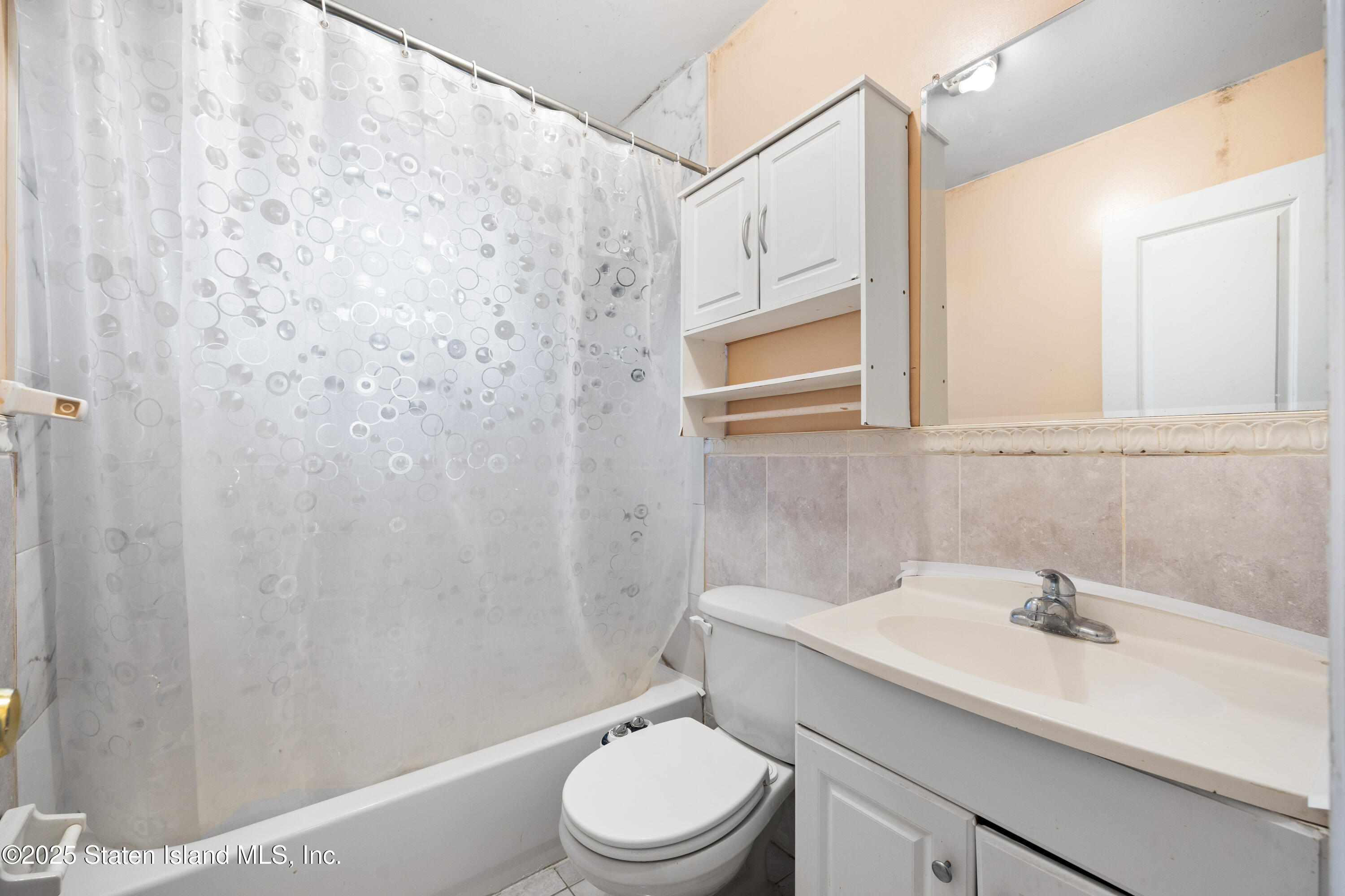 54 Mitchel Lane, B