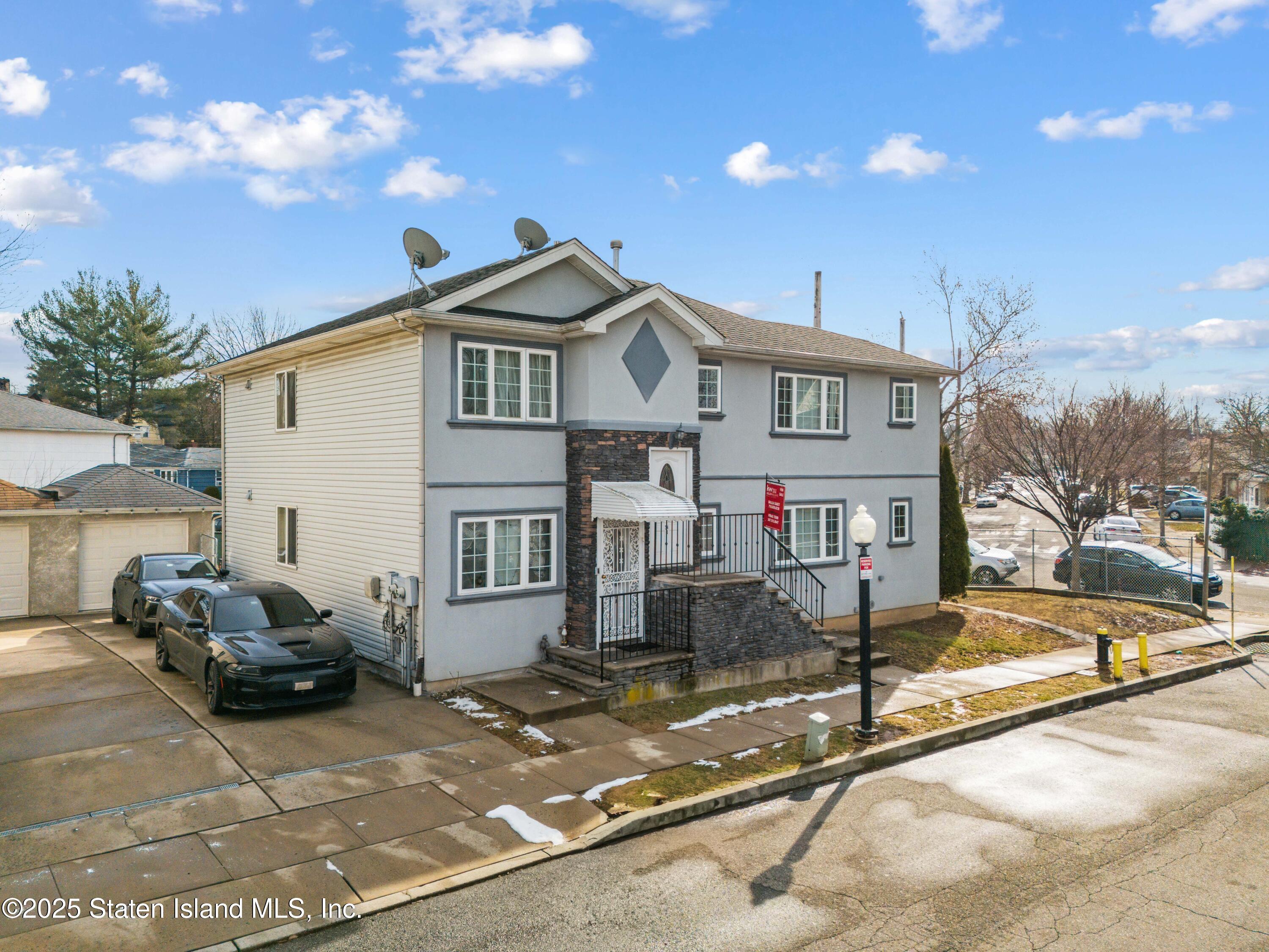 54 Mitchel Lane, B