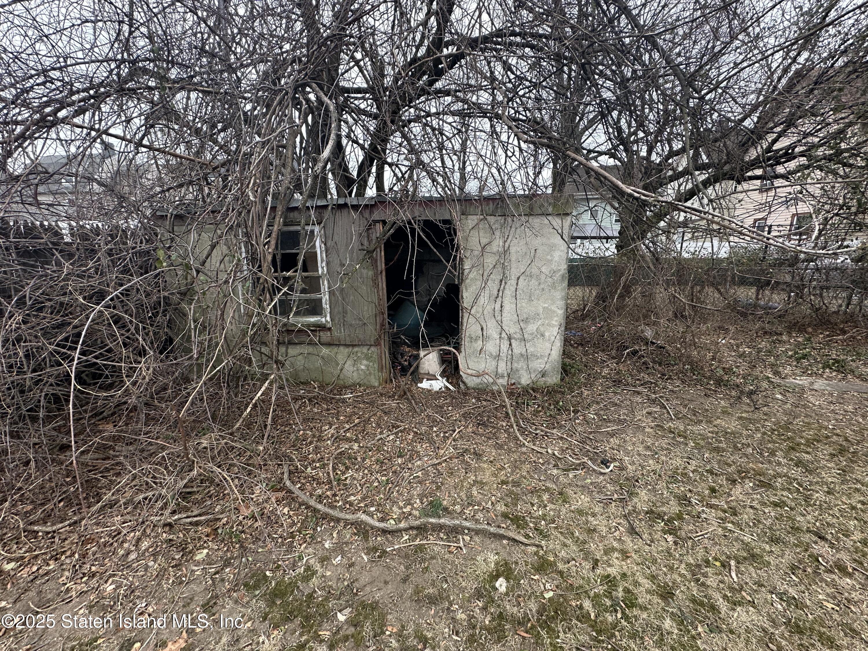 101 Lockman Avenue