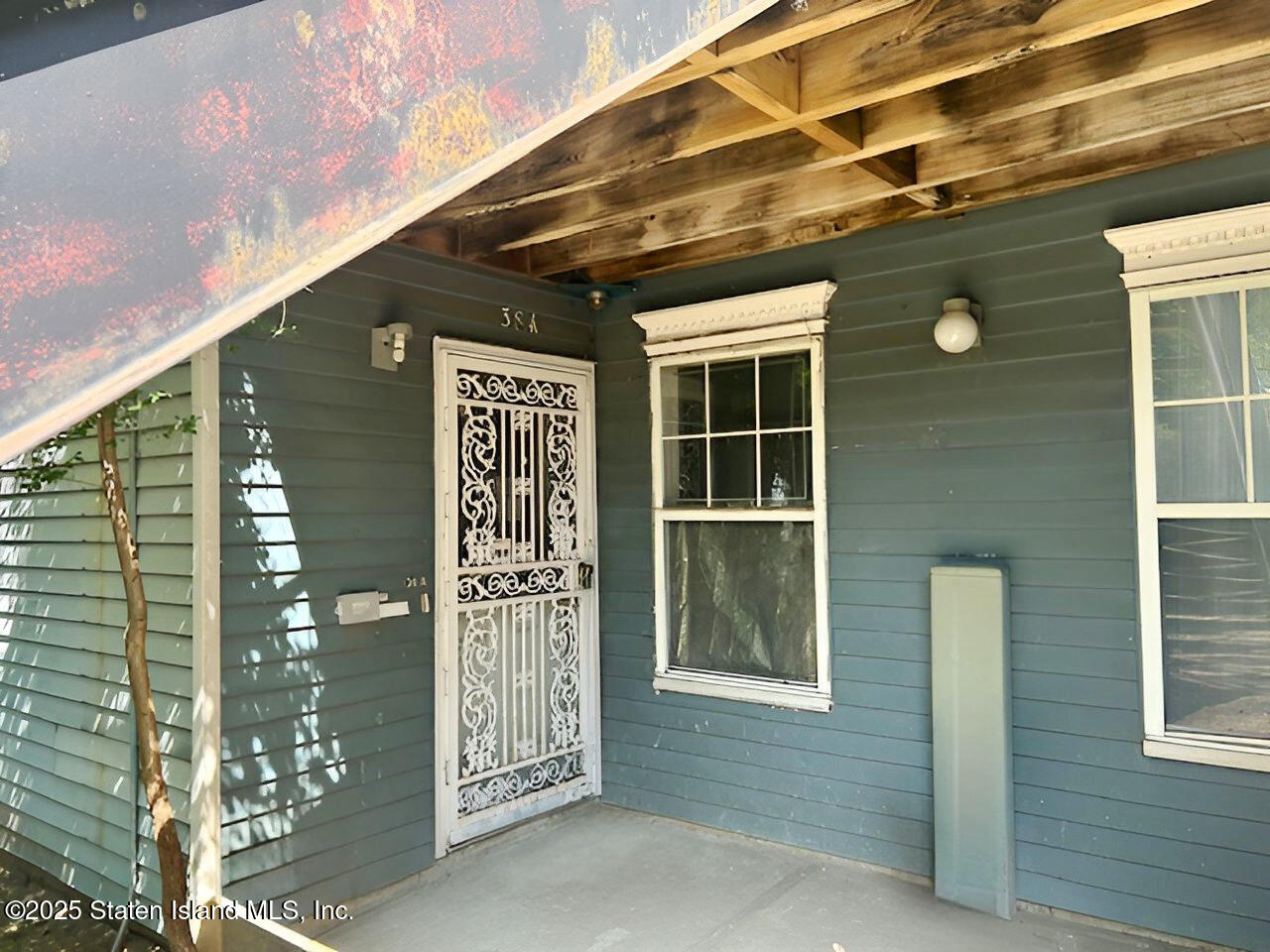 38 Pond Way, A