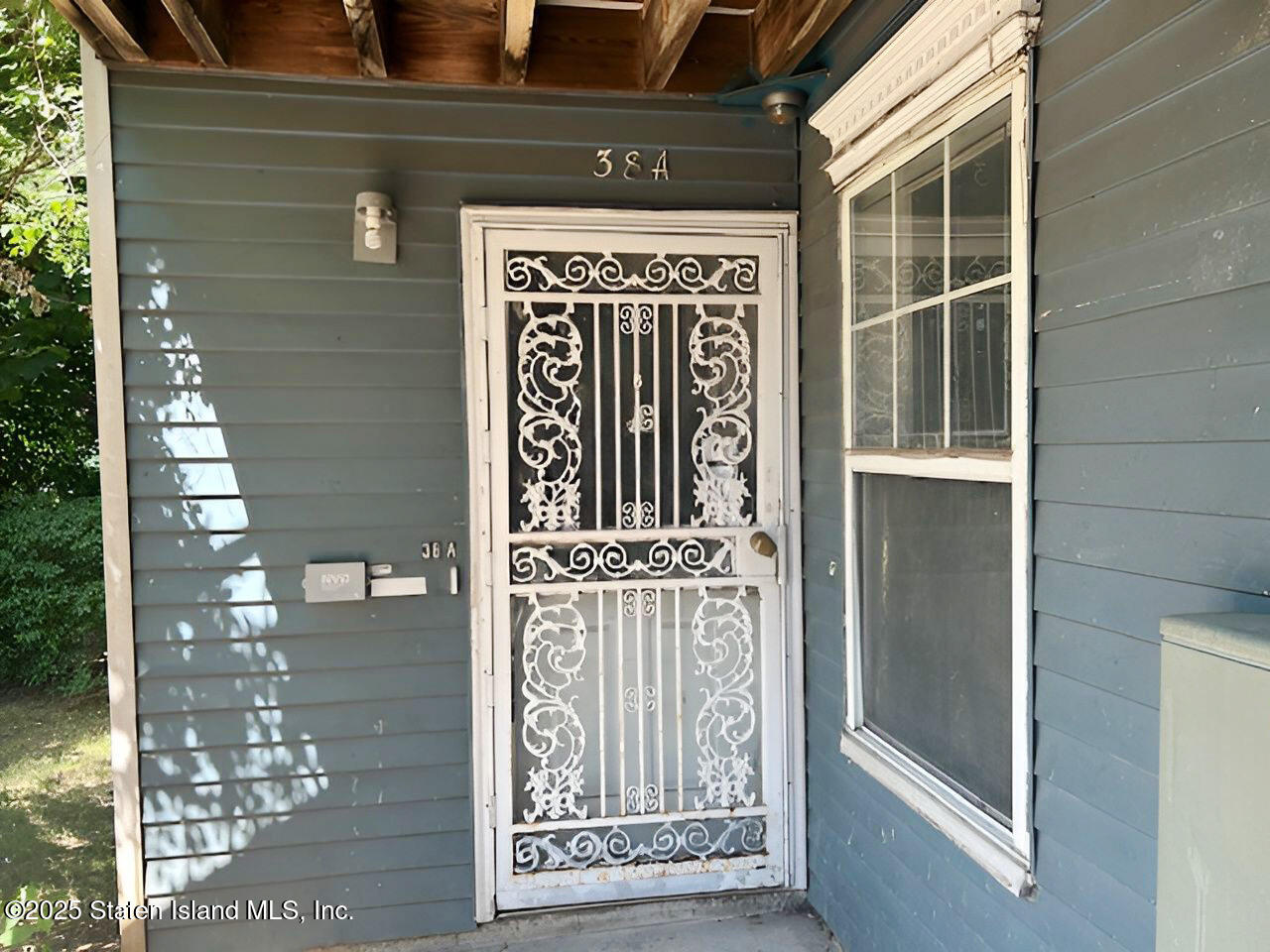38 Pond Way, A