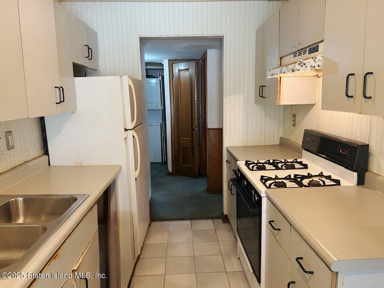 38 Pond Way, A