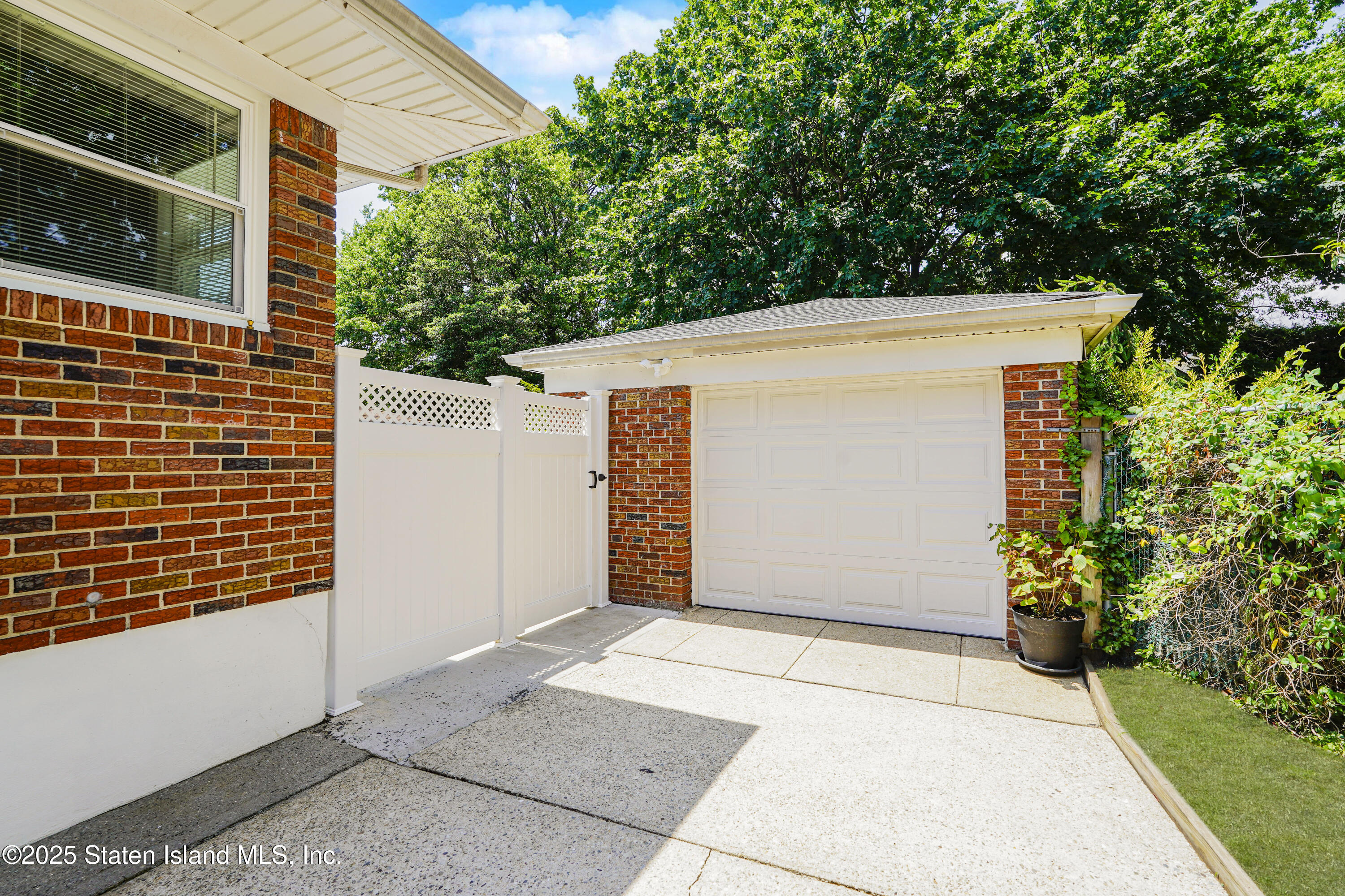 8 Piedmont Avenue