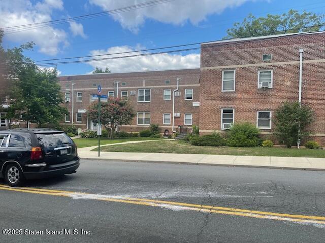 521 Castleton Avenue, 2e