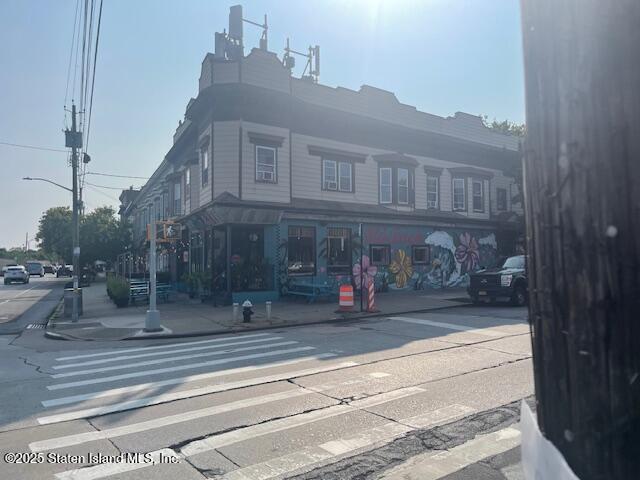 31 New Dorp Plaza Plaza