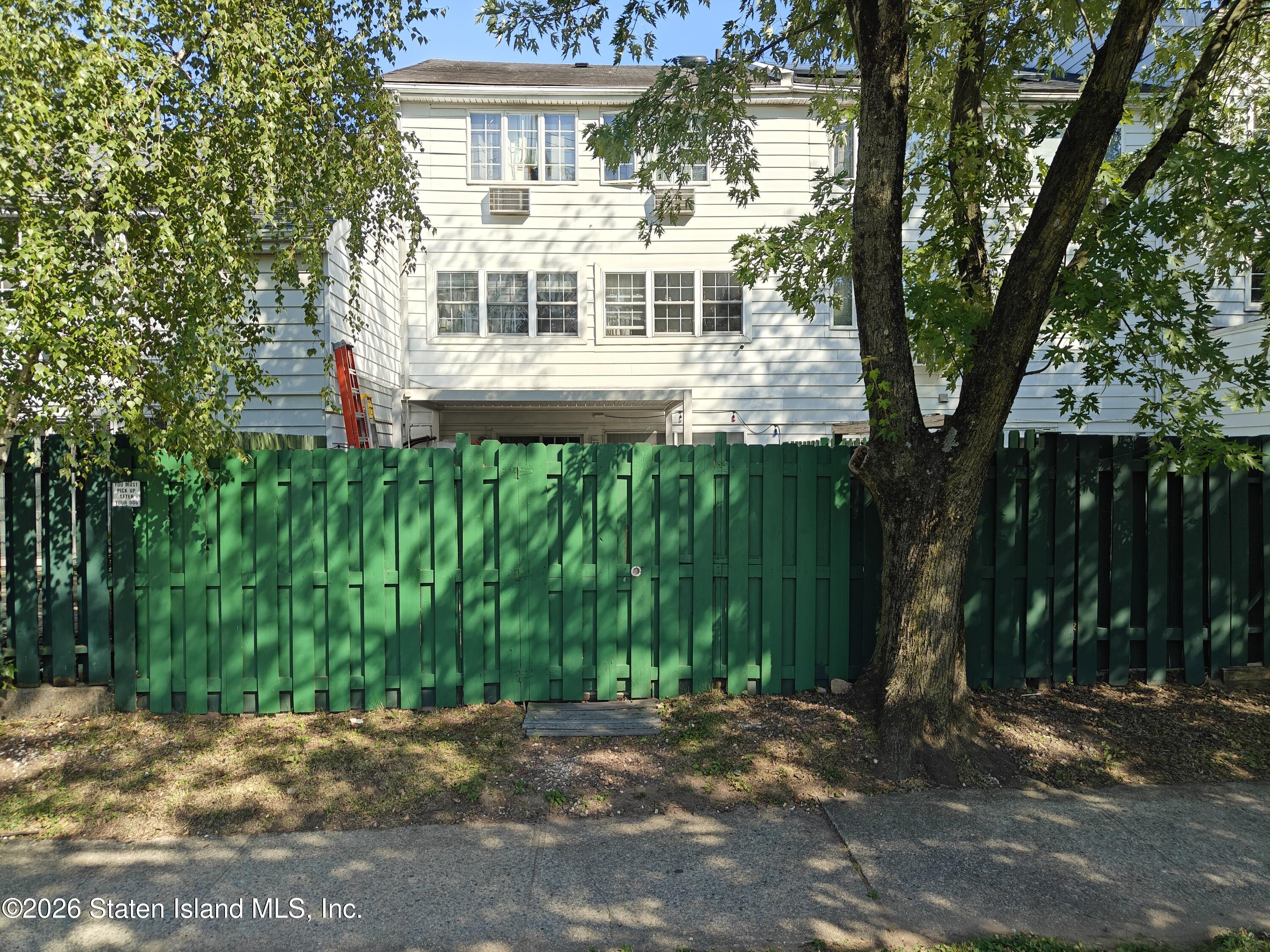 239 Dover Green