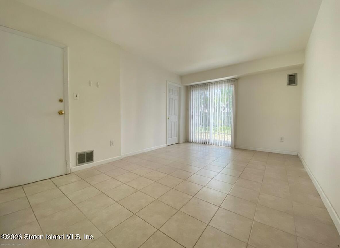 239 Dover Green