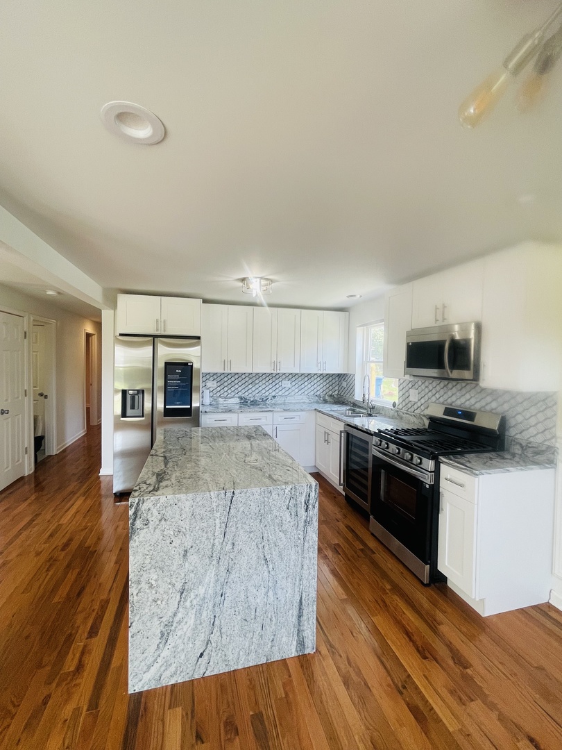 9233 S Burnside Avenue