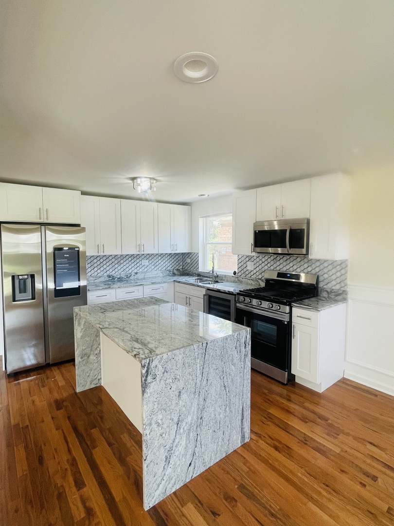 9233 S Burnside Avenue