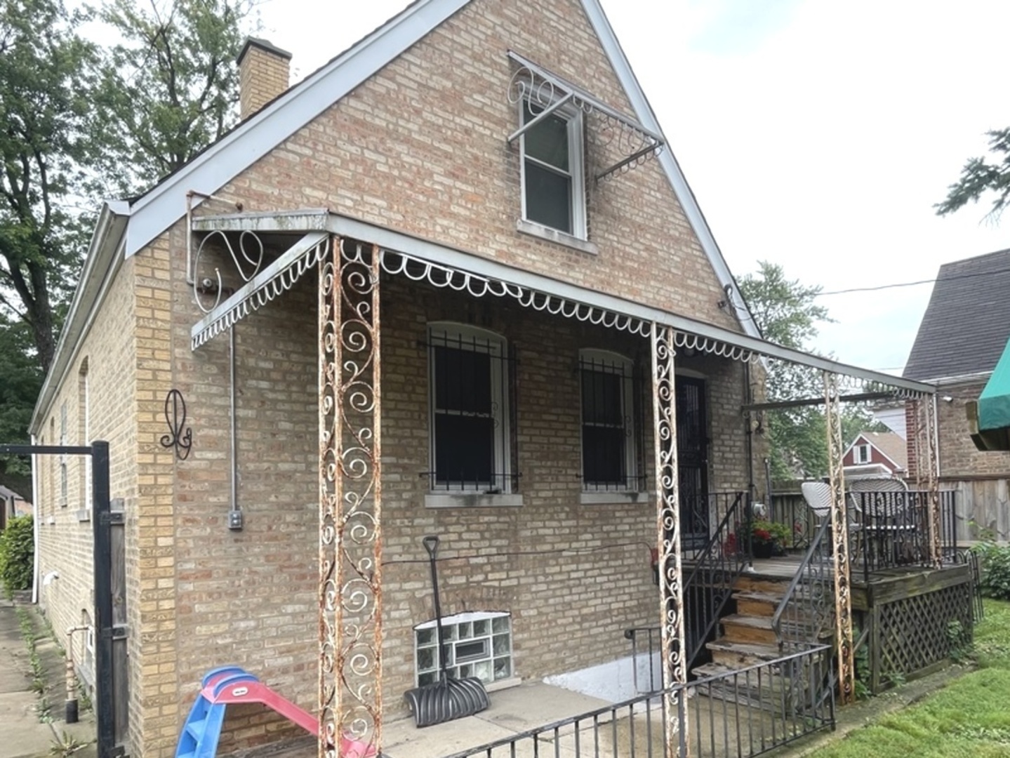 8514 S Francisco Avenue