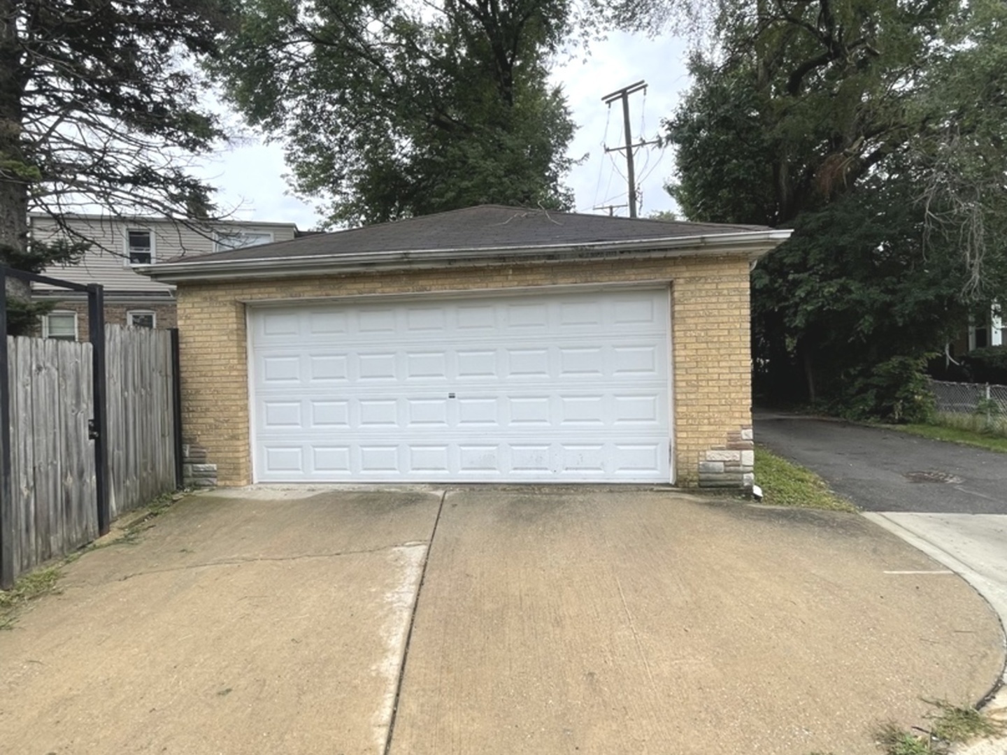 8514 S Francisco Avenue